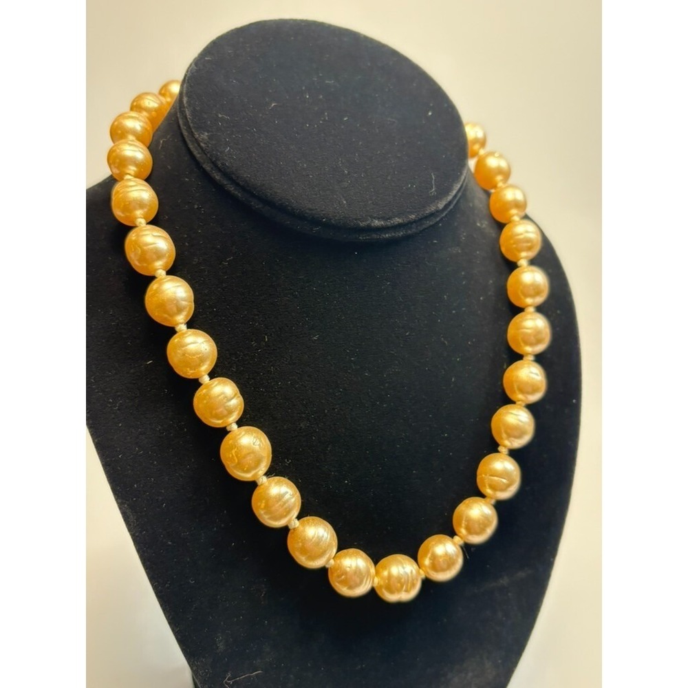 Pearl Necklace with Chunky Faux Pearl Beads Vintage Creamy Peach‎ - Picture 3 of 10